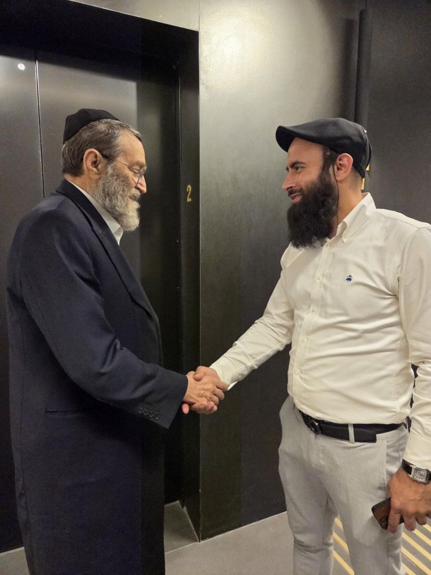 שריפה בירושלים: דירת היועץ החרדי נפגעה | 'זיידל'ע' עם כל הנייעס