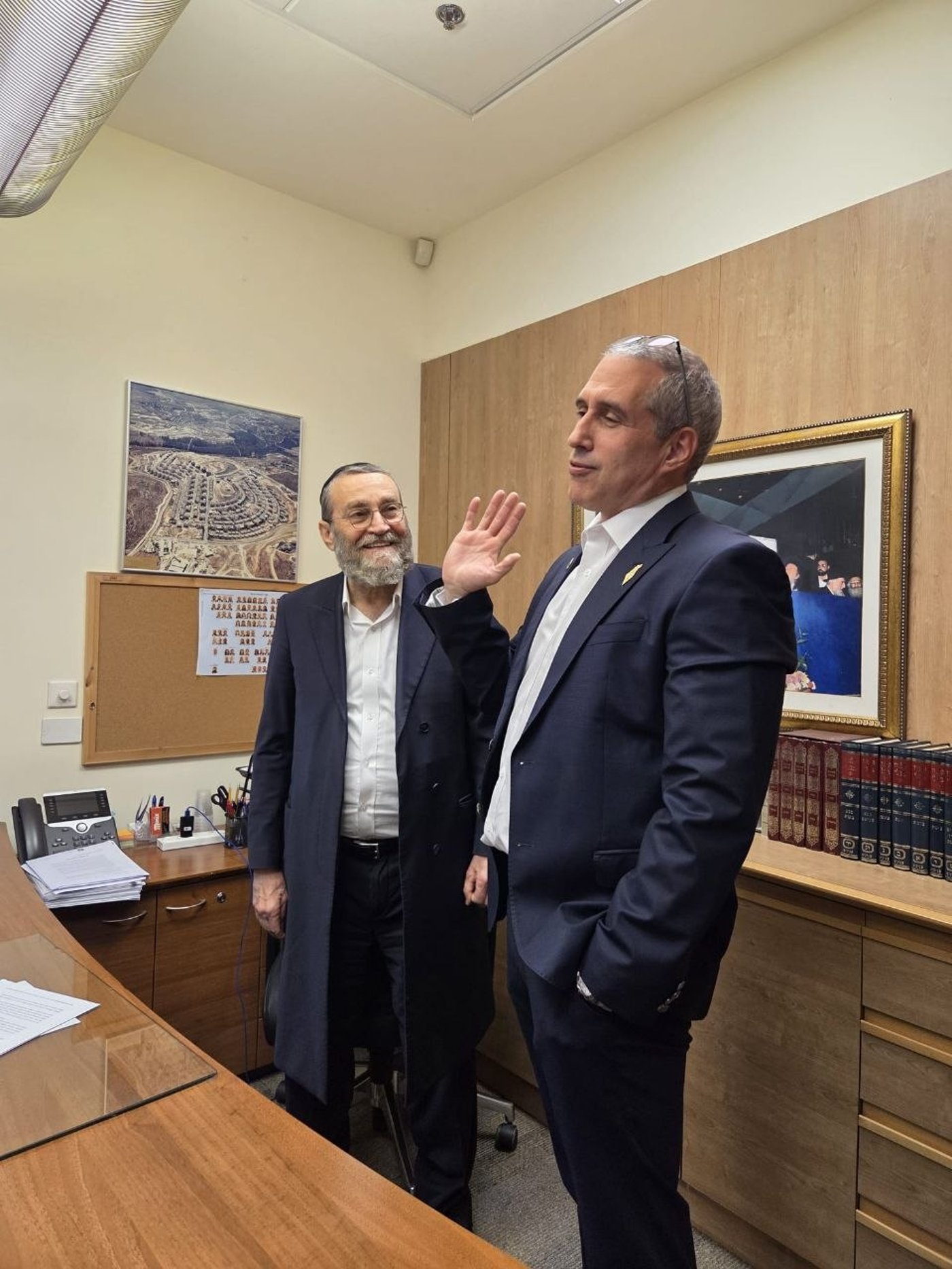 שריפה בירושלים: דירת היועץ החרדי נפגעה | 'זיידל'ע' עם כל הנייעס