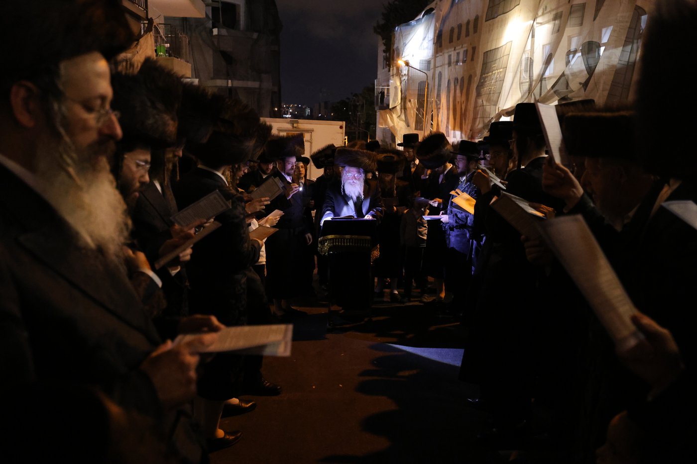 ערב ומוצאי יום הכיפורים בחצר נדבורנה ירושלים • צילום: שימי פ.