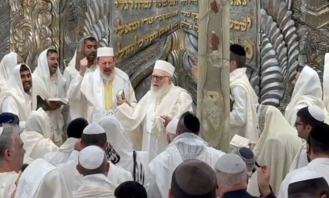 יום הכיפורים אצל הגאון רבי חיים שמעון פינטו שליט"א