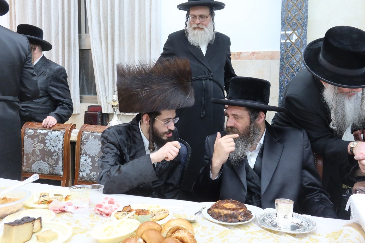 שמחת בר המצווה בטשארנאביל - קרעטשניף קריית גת | צילום: א. שטול, מהנעשה והנשמע