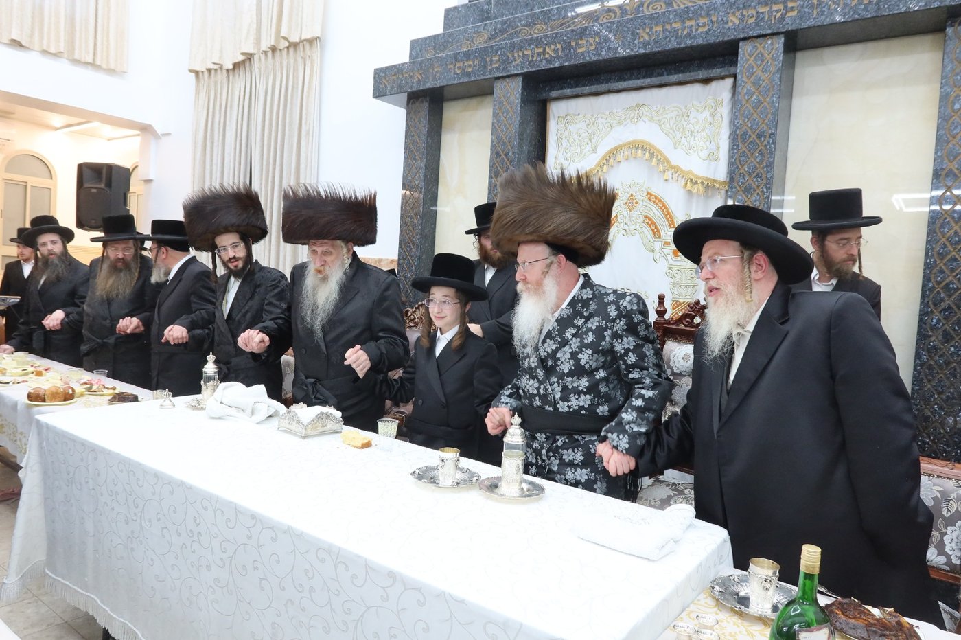שמחת בר המצווה בטשארנאביל - קרעטשניף קריית גת | צילום: א. שטול, מהנעשה והנשמע