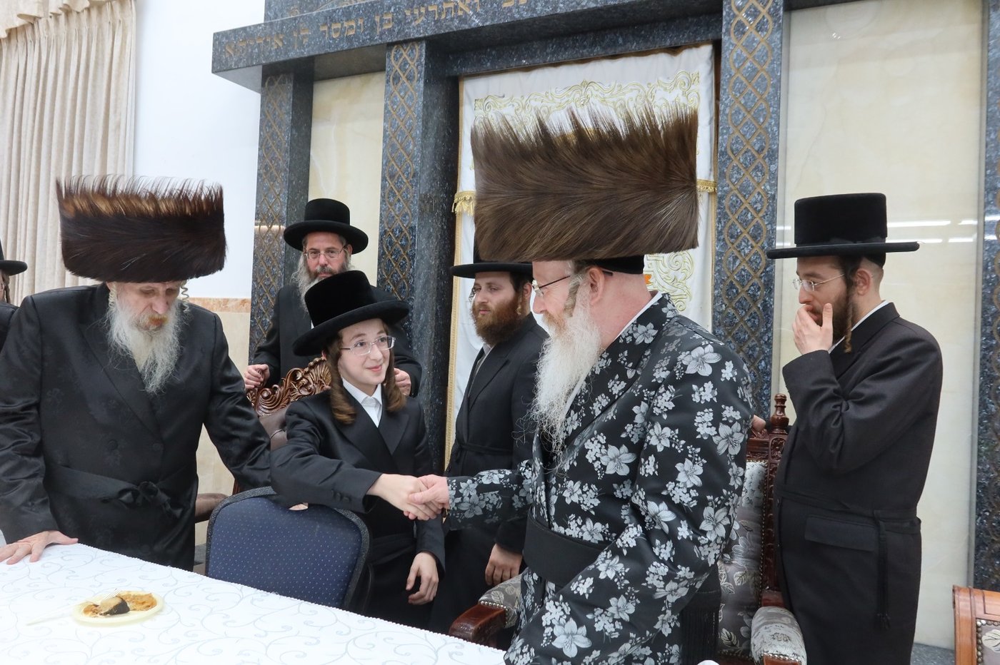 שמחת בר המצווה בטשארנאביל - קרעטשניף קריית גת | צילום: א. שטול, מהנעשה והנשמע