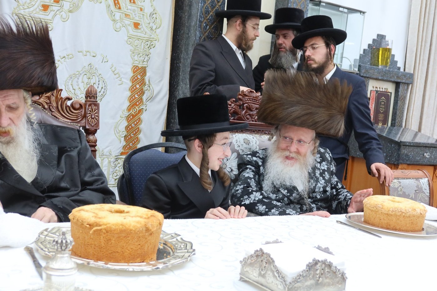 שמחת בר המצווה בטשארנאביל - קרעטשניף קריית גת | צילום: א. שטול, מהנעשה והנשמע