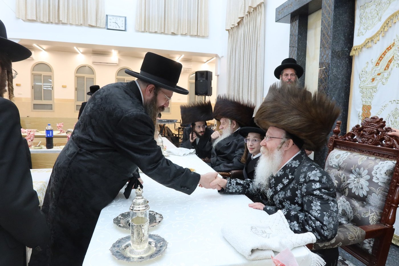 שמחת בר המצווה בטשארנאביל - קרעטשניף קריית גת | צילום: א. שטול, מהנעשה והנשמע