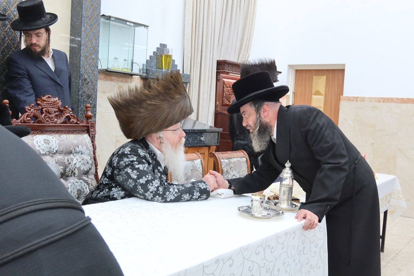 שמחת בר המצווה בטשארנאביל - קרעטשניף קריית גת | צילום: א. שטול, מהנעשה והנשמע