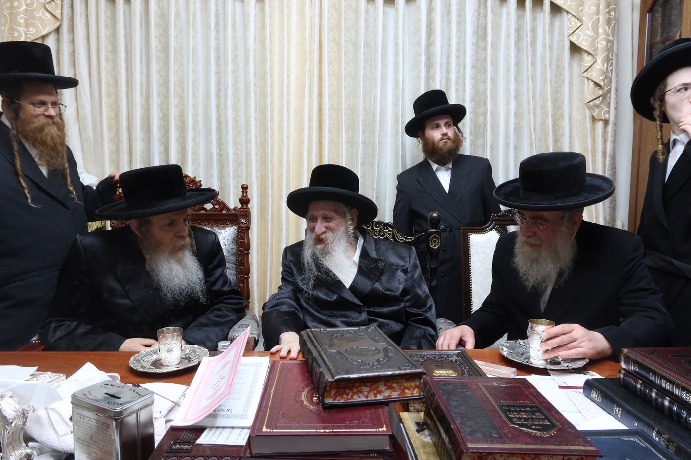 שמחת בר המצווה בטשארנאביל - קרעטשניף קריית גת | צילום: א. שטול, מהנעשה והנשמע