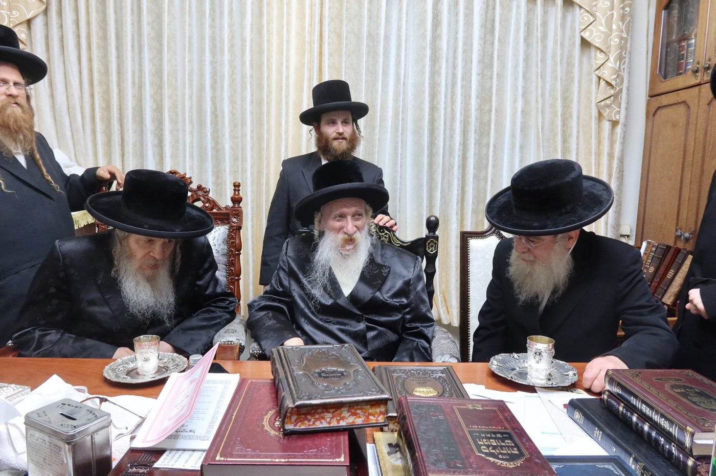 שמחת בר המצווה בטשארנאביל - קרעטשניף קריית גת | צילום: א. שטול, מהנעשה והנשמע