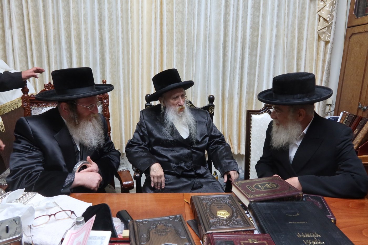 שמחת בר המצווה בטשארנאביל - קרעטשניף קריית גת | צילום: א. שטול, מהנעשה והנשמע