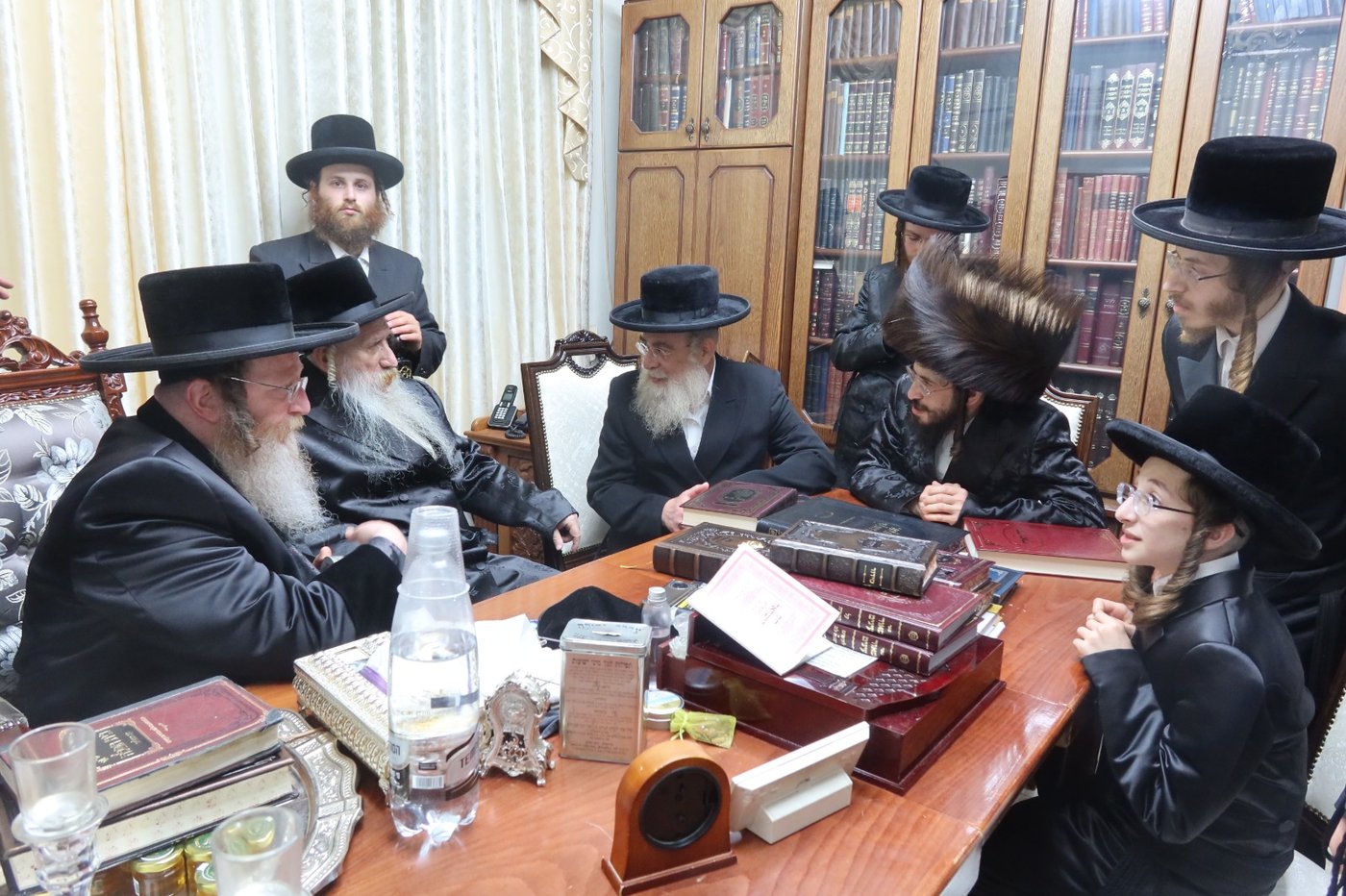 שמחת בר המצווה בטשארנאביל - קרעטשניף קריית גת | צילום: א. שטול, מהנעשה והנשמע