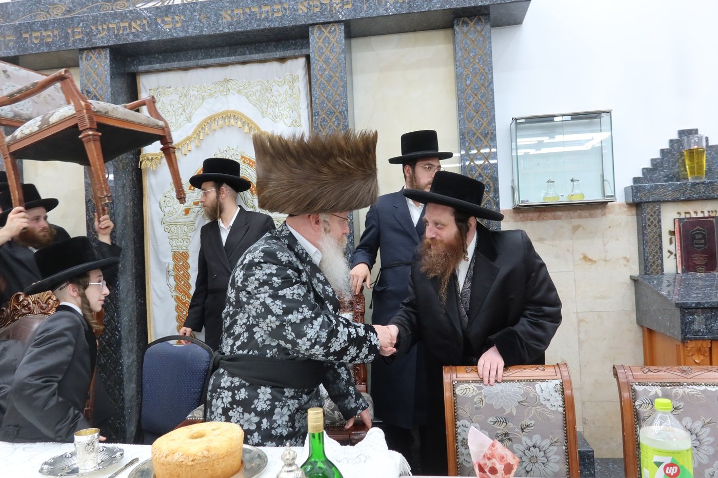 שמחת בר המצווה בטשארנאביל - קרעטשניף קריית גת | צילום: א. שטול, מהנעשה והנשמע