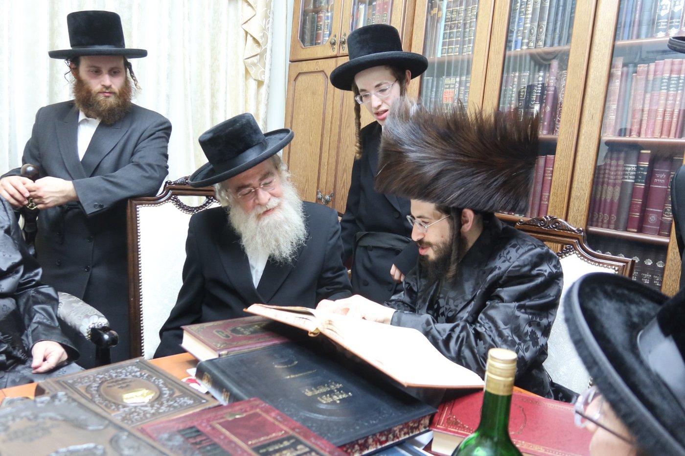 שמחת בר המצווה בטשארנאביל - קרעטשניף קריית גת | צילום: א. שטול, מהנעשה והנשמע