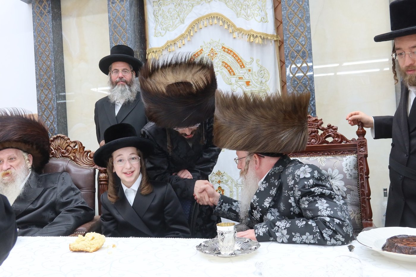 שמחת בר המצווה בטשארנאביל - קרעטשניף קריית גת | צילום: א. שטול, מהנעשה והנשמע