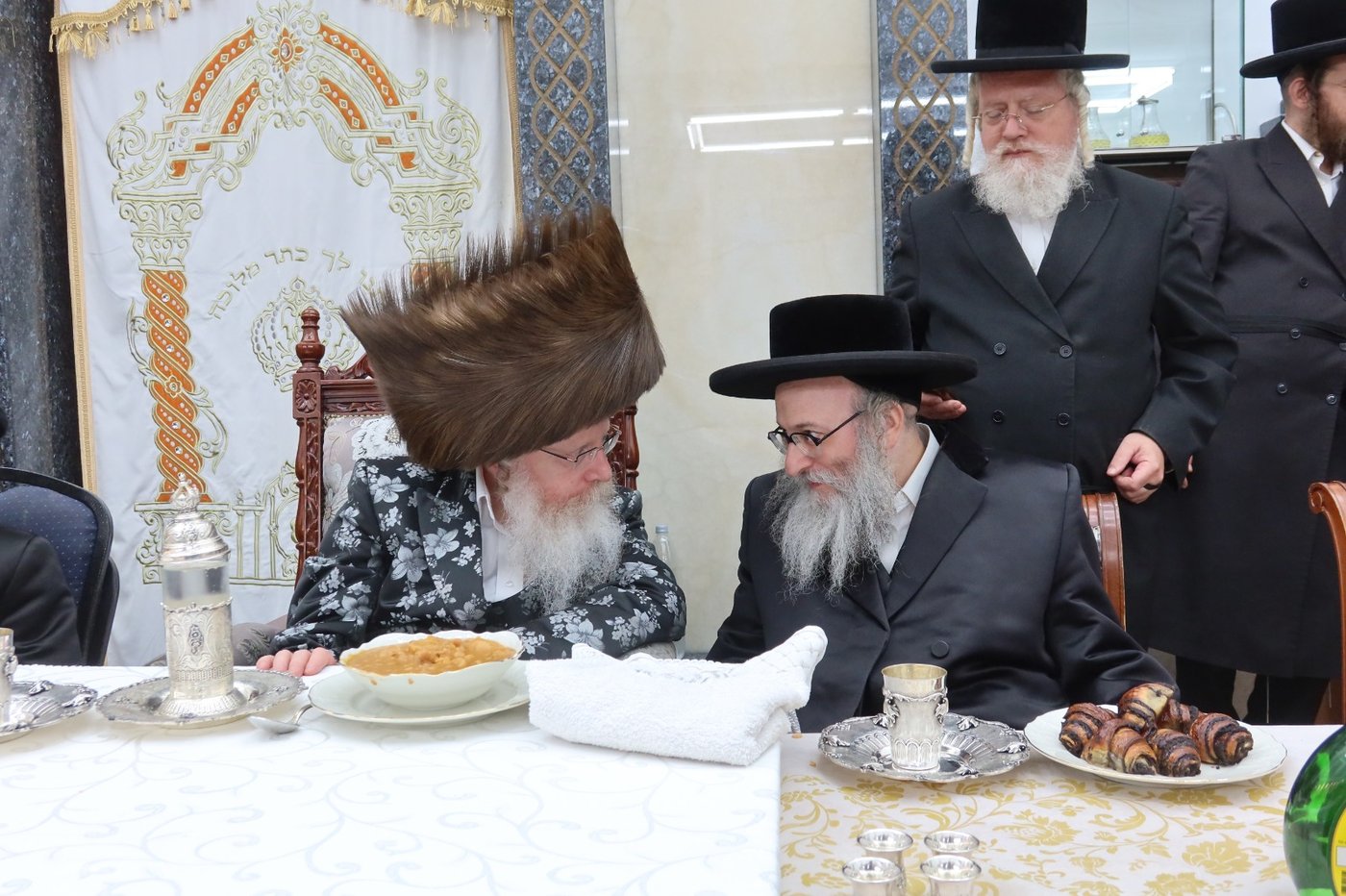שמחת בר המצווה בטשארנאביל - קרעטשניף קריית גת | צילום: א. שטול, מהנעשה והנשמע