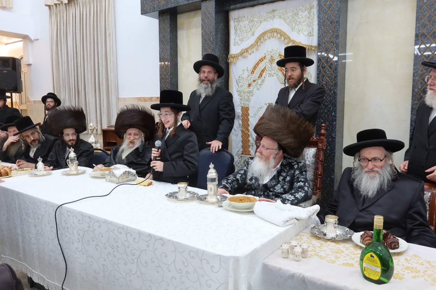 שמחת בר המצווה בטשארנאביל - קרעטשניף קריית גת | צילום: א. שטול, מהנעשה והנשמע