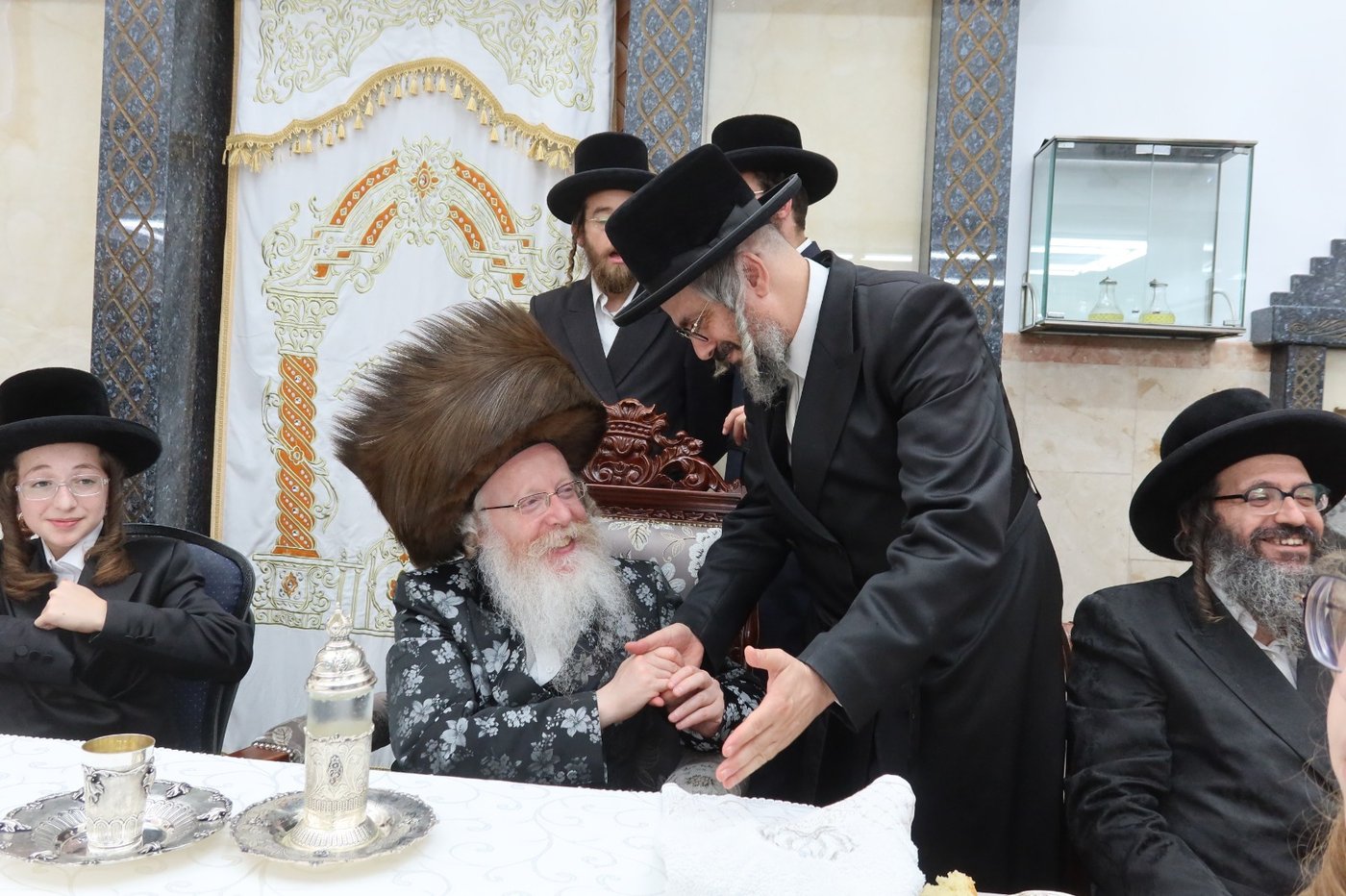 שמחת בר המצווה בטשארנאביל - קרעטשניף קריית גת | צילום: א. שטול, מהנעשה והנשמע