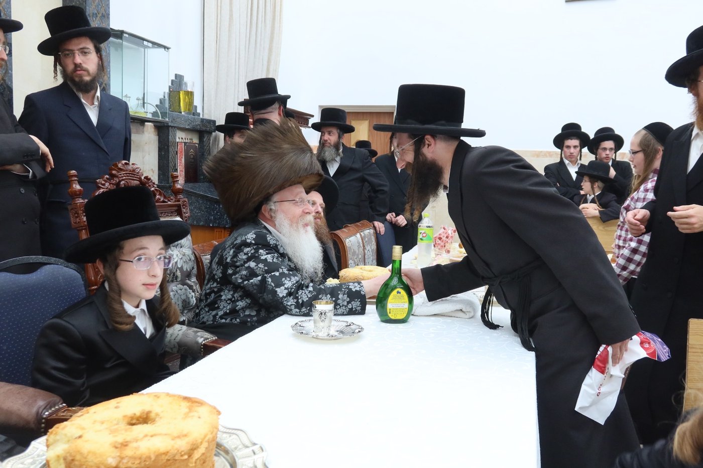 שמחת בר המצווה בטשארנאביל - קרעטשניף קריית גת | צילום: א. שטול, מהנעשה והנשמע