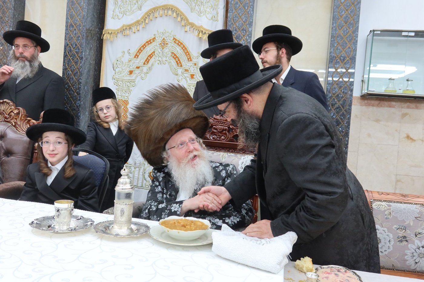 שמחת בר המצווה בטשארנאביל - קרעטשניף קריית גת | צילום: א. שטול, מהנעשה והנשמע