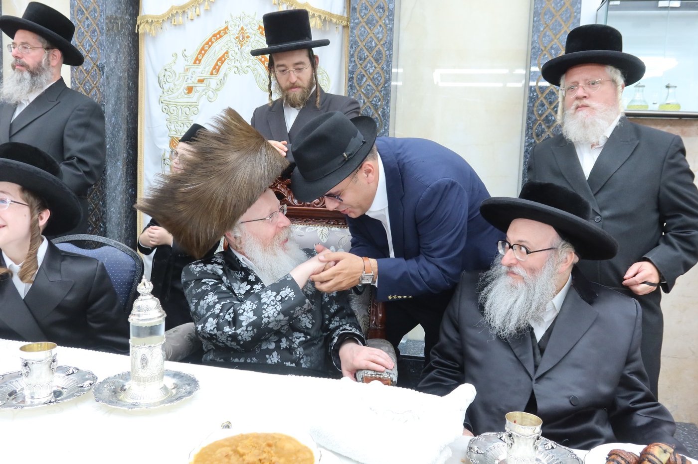 שמחת בר המצווה בטשארנאביל - קרעטשניף קריית גת | צילום: א. שטול, מהנעשה והנשמע
