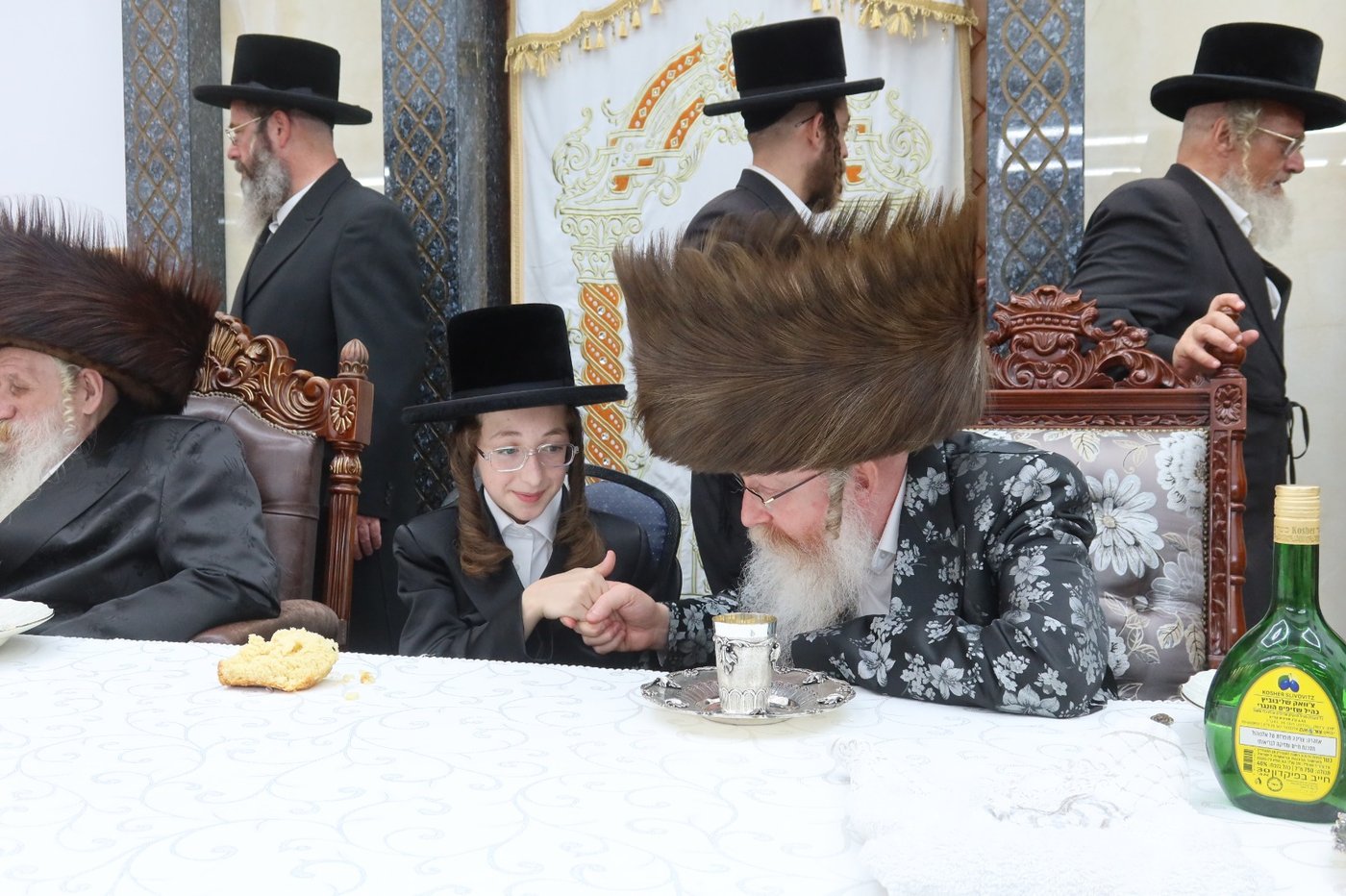 שמחת בר המצווה בטשארנאביל - קרעטשניף קריית גת | צילום: א. שטול, מהנעשה והנשמע