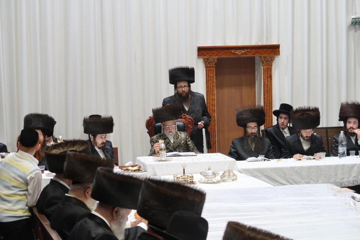 ערב ומוצאי יום הכיפורים בחצר הקודש סערט ויז'ניץ