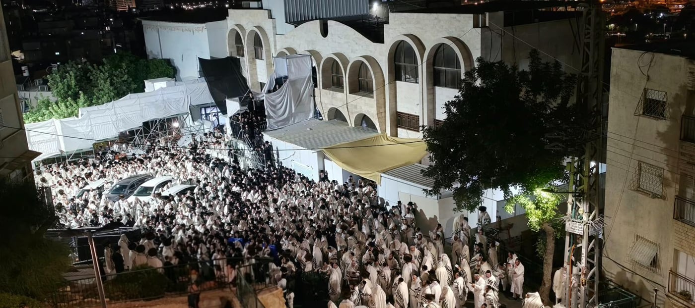 ערב ומוצאי יום הכיפורים בחצר הקודש סערט ויז'ניץ