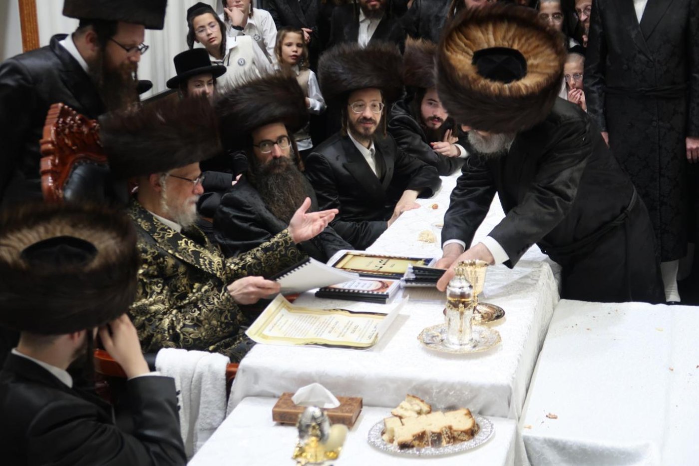 ערב ומוצאי יום הכיפורים בחצר הקודש סערט ויז'ניץ