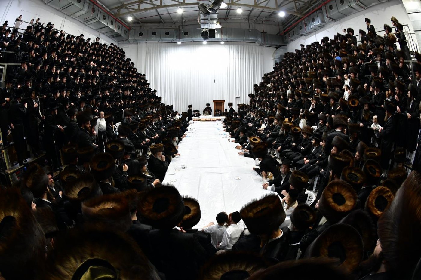 ערב ומוצאי יום הכיפורים בחצר הקודש סערט ויז'ניץ