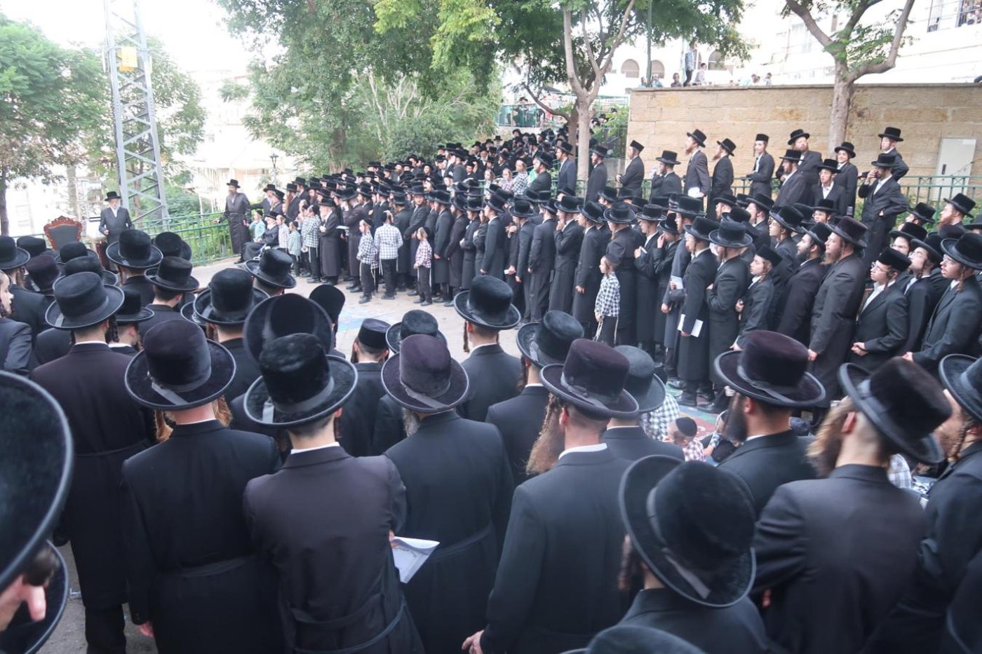 ערב ומוצאי יום הכיפורים בחצר הקודש סערט ויז'ניץ