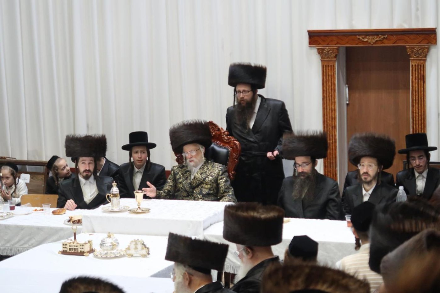 ערב ומוצאי יום הכיפורים בחצר הקודש סערט ויז'ניץ