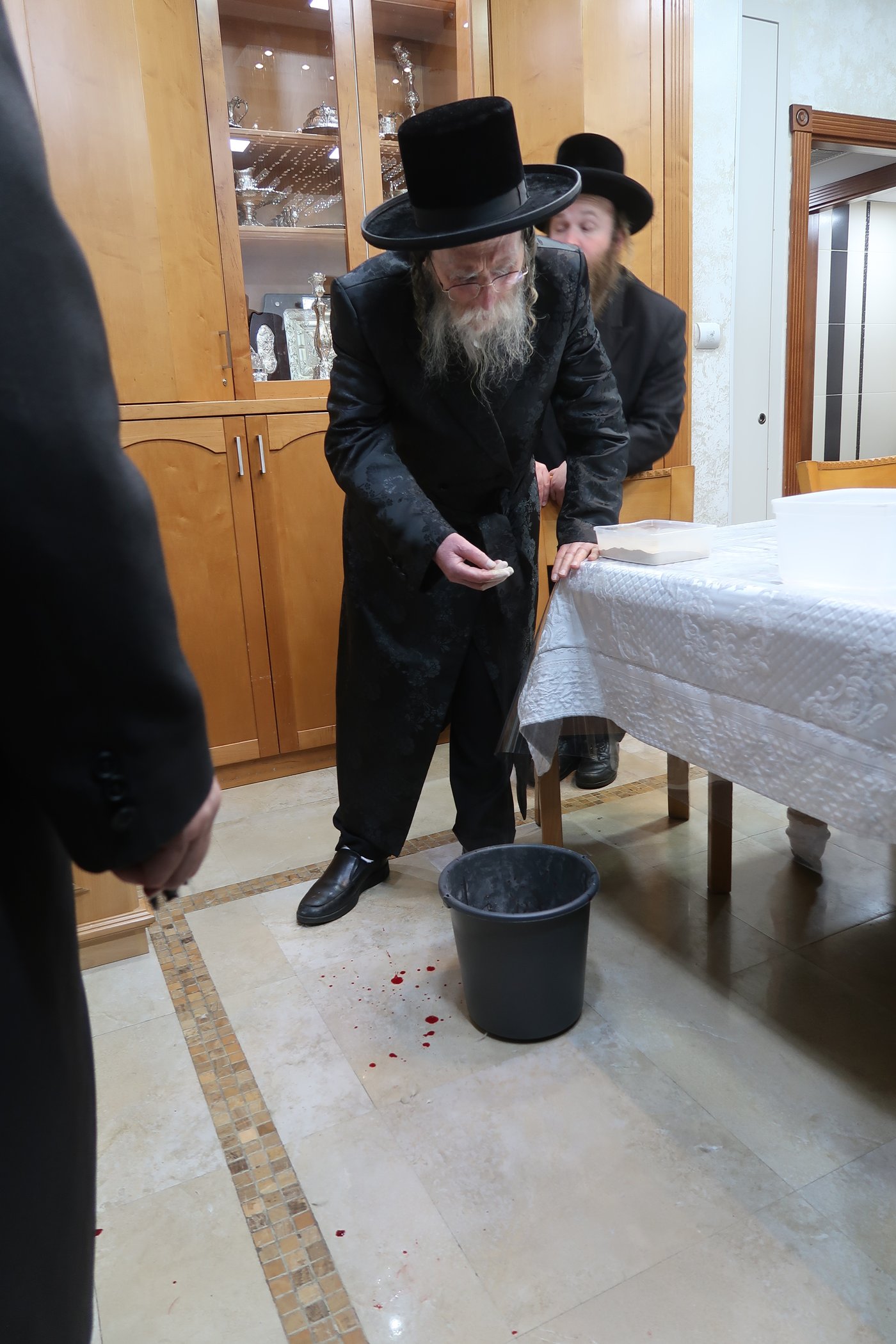 ערב ומוצאי יום כיפור בחצר הקודש ערלוי | צילום: באדיבות המצלם