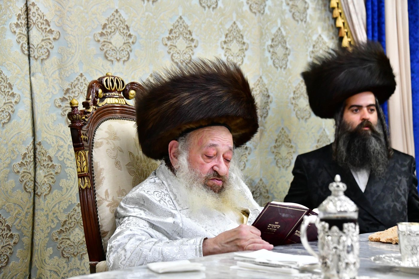 האדמו"ר מדעעש  בטיש חול המועד סוכות