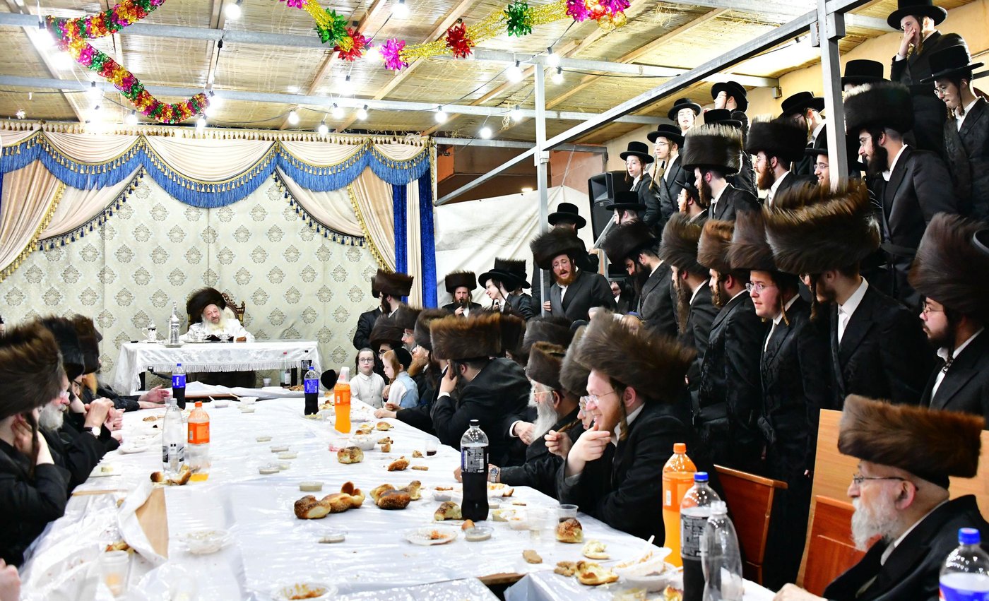 האדמו"ר מדעעש שליט"א בטיש חול המועד סוכות