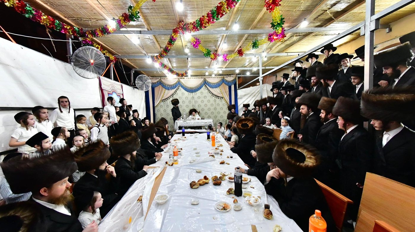 האדמו"ר מדעעש  בטיש חול המועד סוכות
