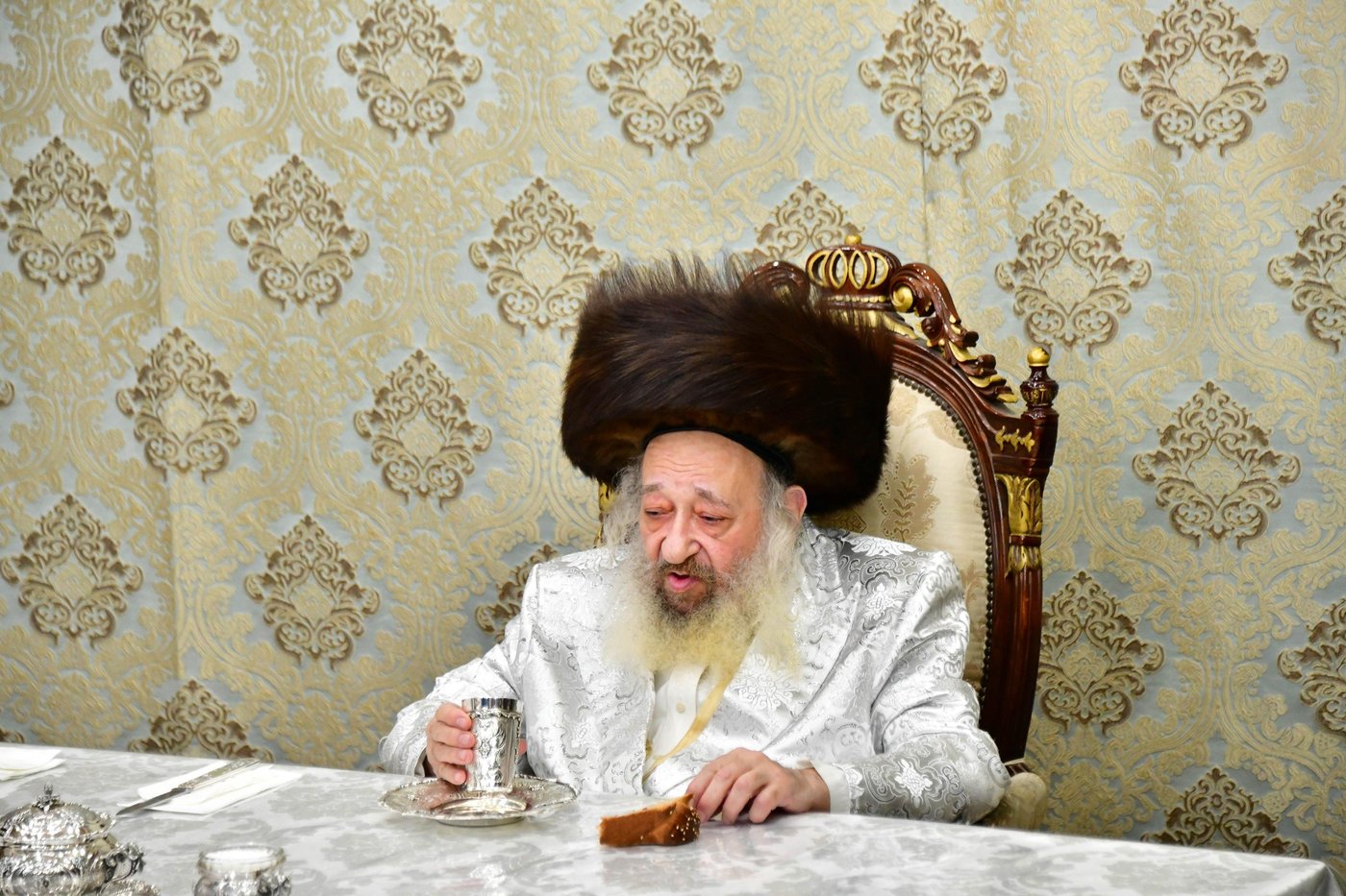 האדמו"ר מדעעש  בטיש חול המועד סוכות