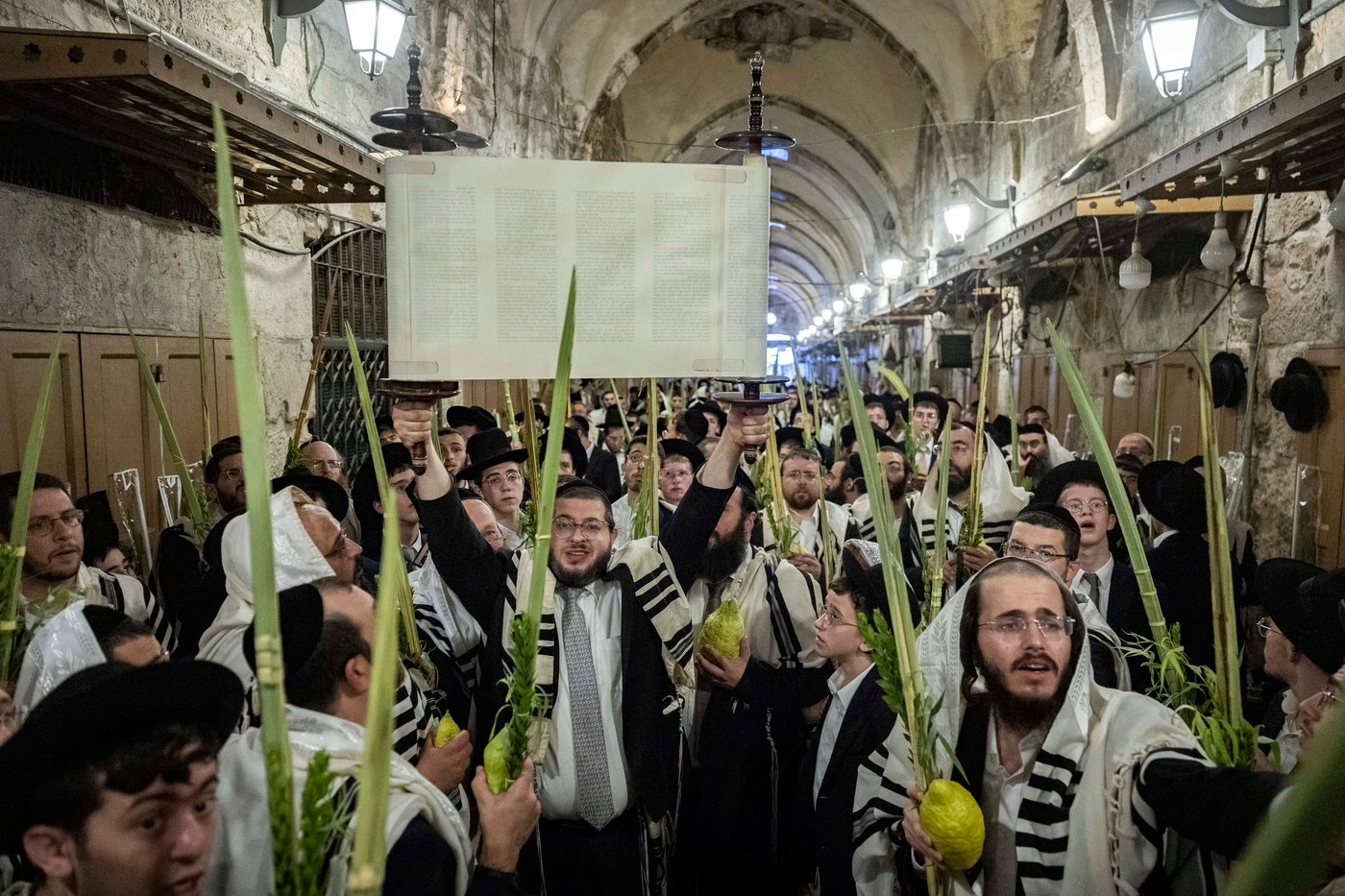 תפילת חול המועד סוכות בעיר העתיקה בירושלים | צילום: חיים גולדברג, פלאש 90