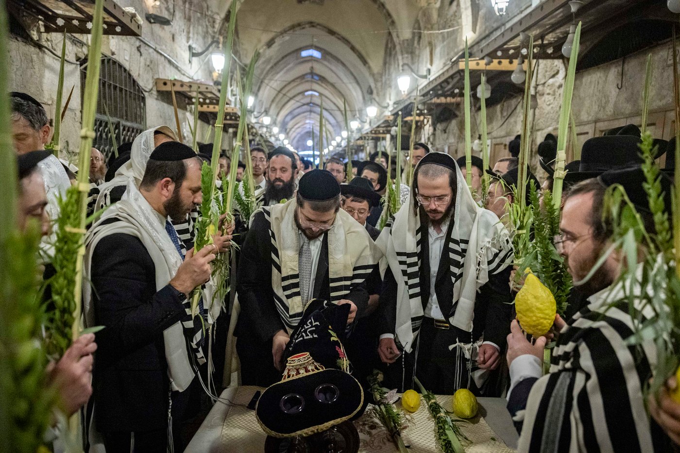 תפילת חול המועד סוכות בעיר העתיקה בירושלים | צילום: חיים גולדברג, פלאש 90