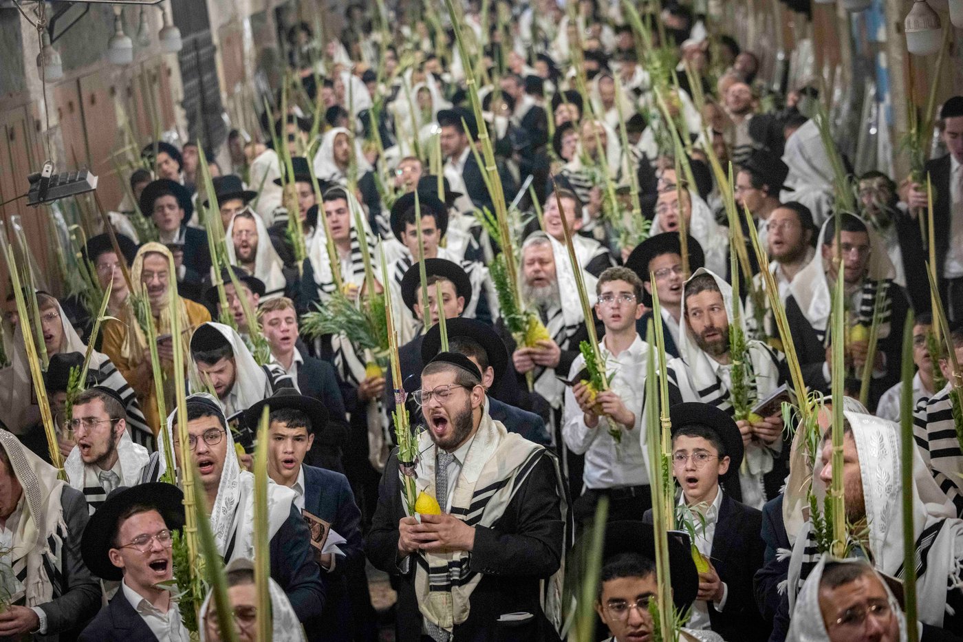 תפילת חול המועד סוכות בעיר העתיקה בירושלים | צילום: חיים גולדברג, פלאש 90