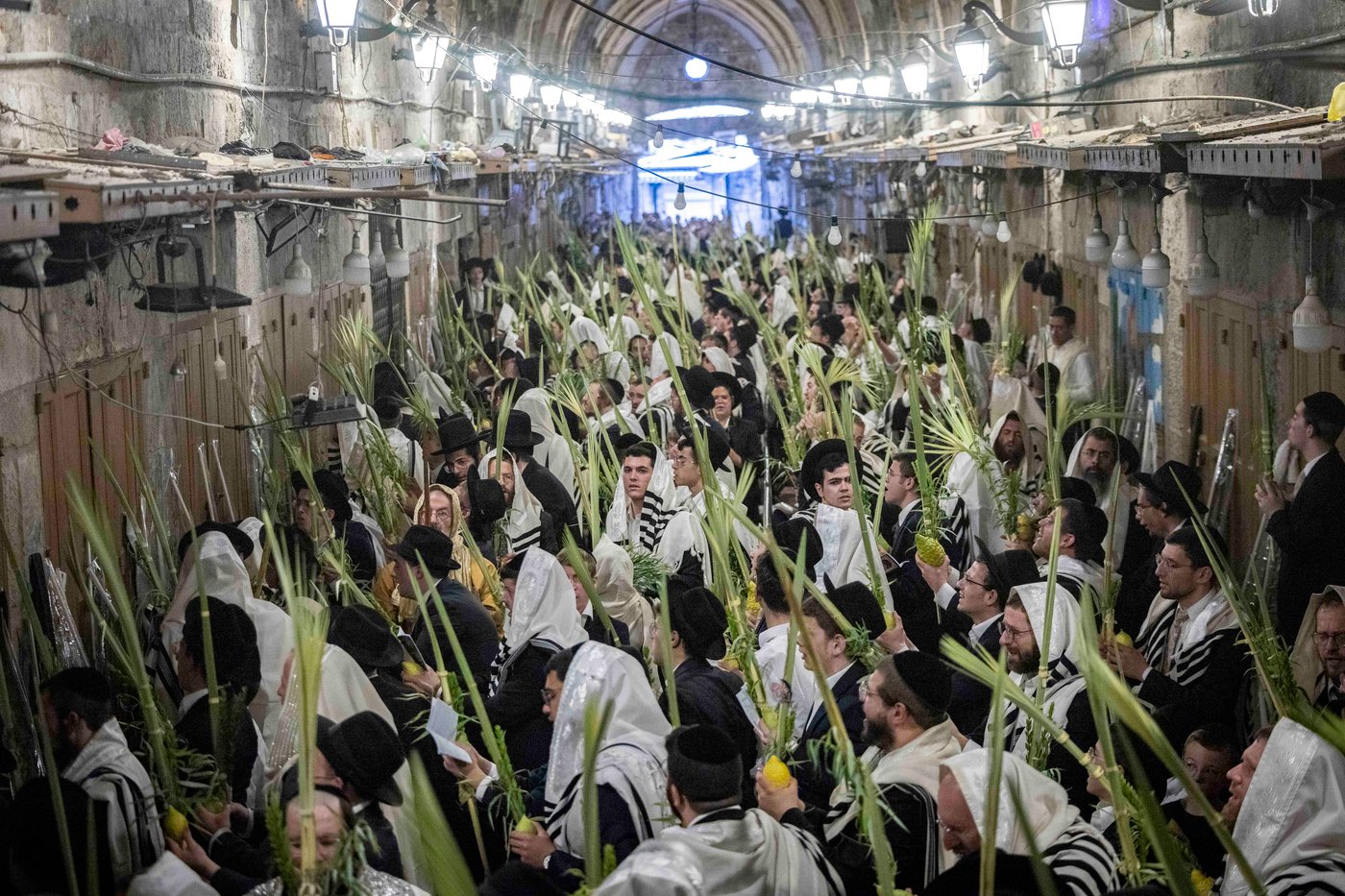 תפילת חול המועד סוכות בעיר העתיקה בירושלים | צילום: חיים גולדברג, פלאש 90