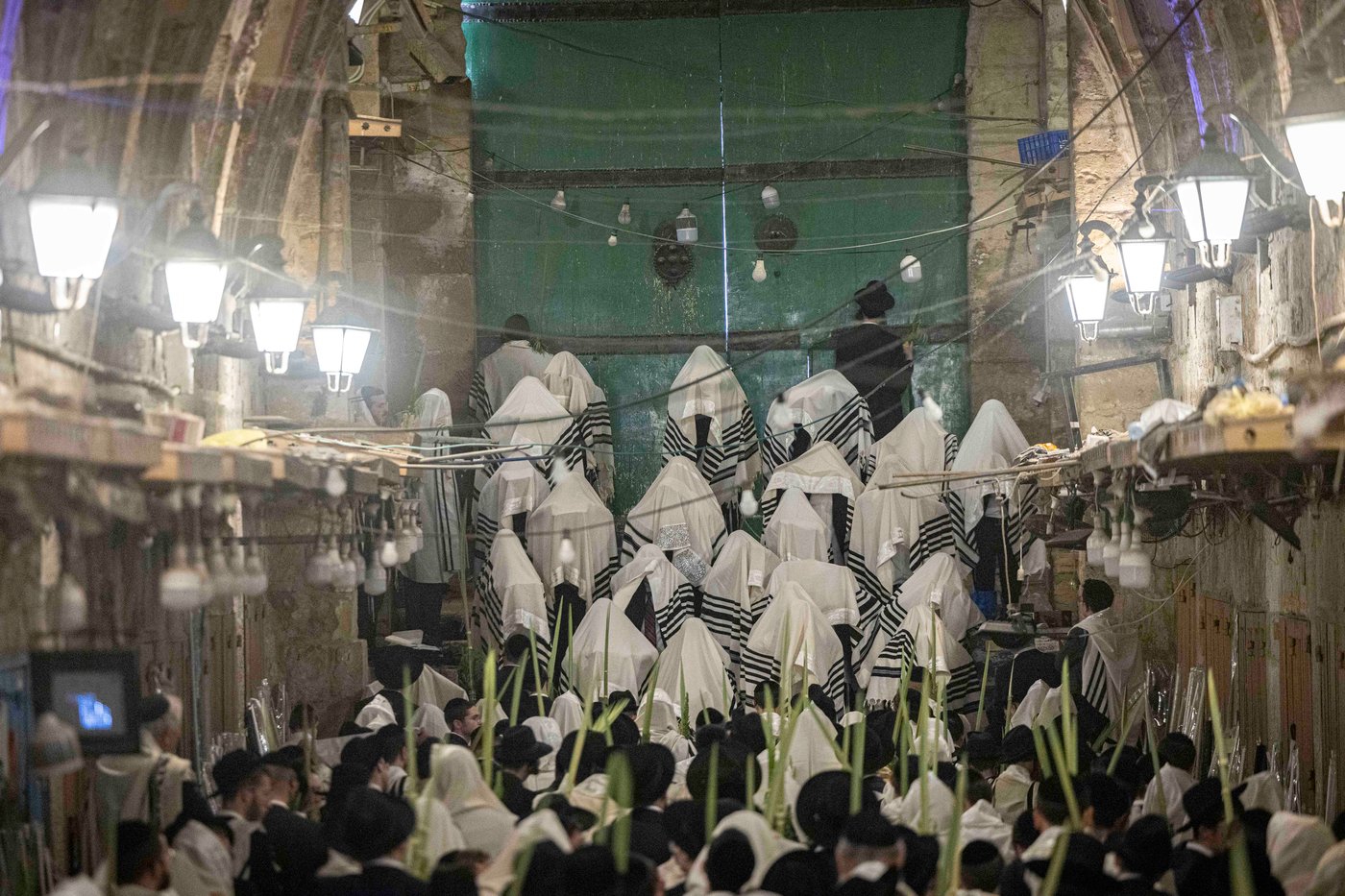 תפילת חול המועד סוכות בעיר העתיקה בירושלים | צילום: חיים גולדברג, פלאש 90