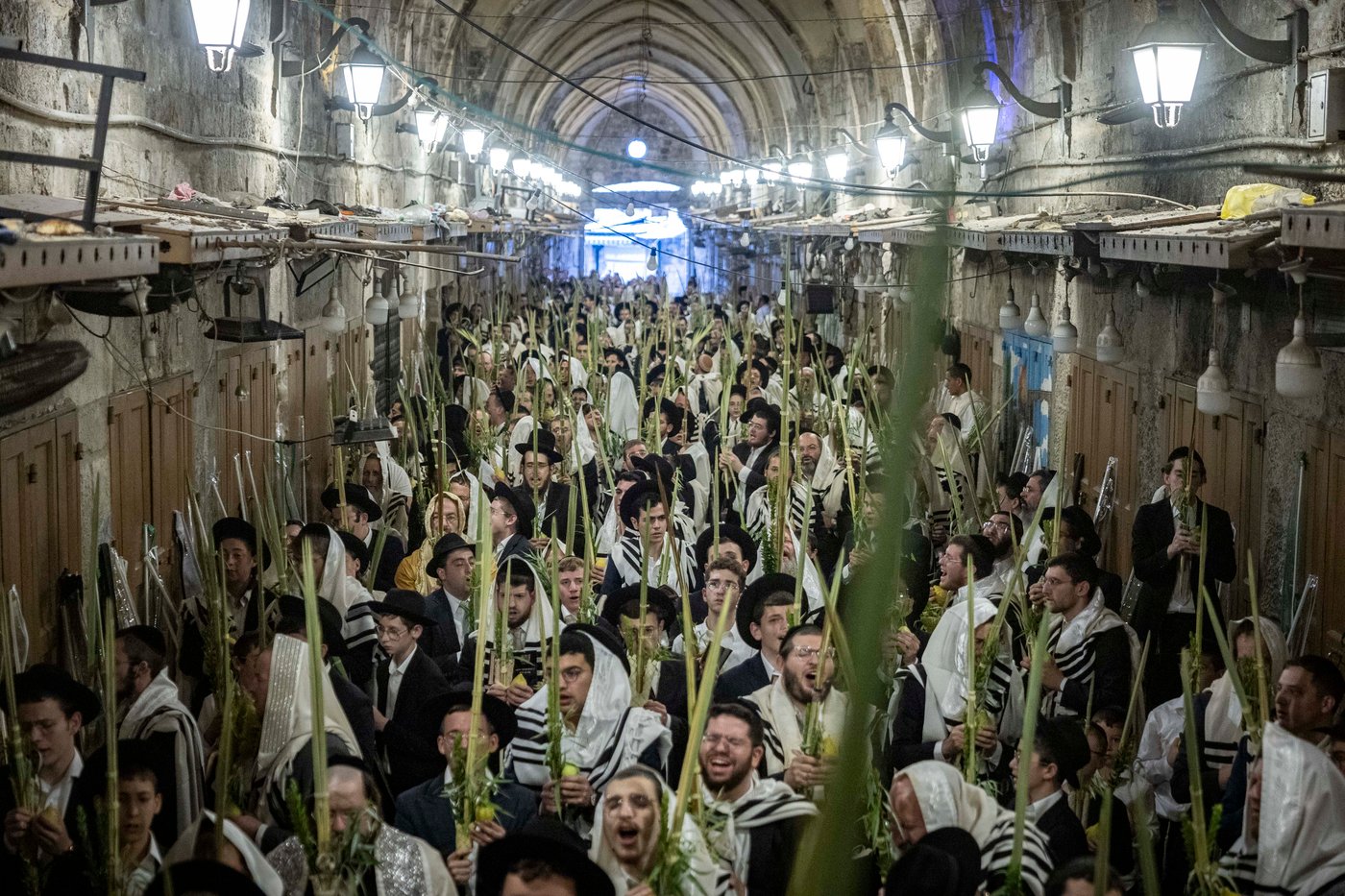 תפילת חול המועד סוכות בעיר העתיקה בירושלים | צילום: חיים גולדברג, פלאש 90