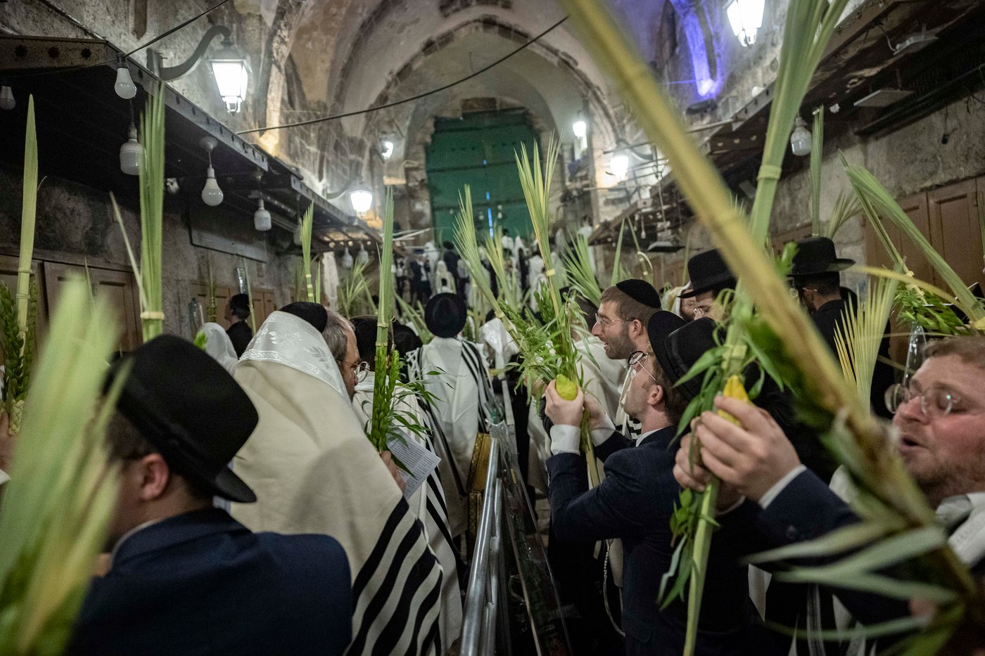 תפילת חול המועד סוכות בעיר העתיקה בירושלים | צילום: חיים גולדברג, פלאש 90