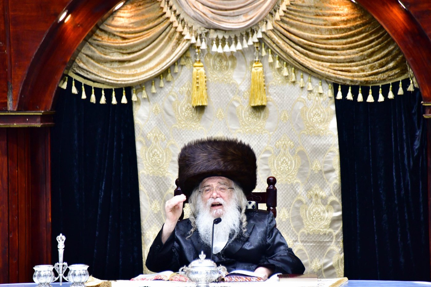 האדמו"ר מדארג שליט"א בטיש חול המועד סוכות