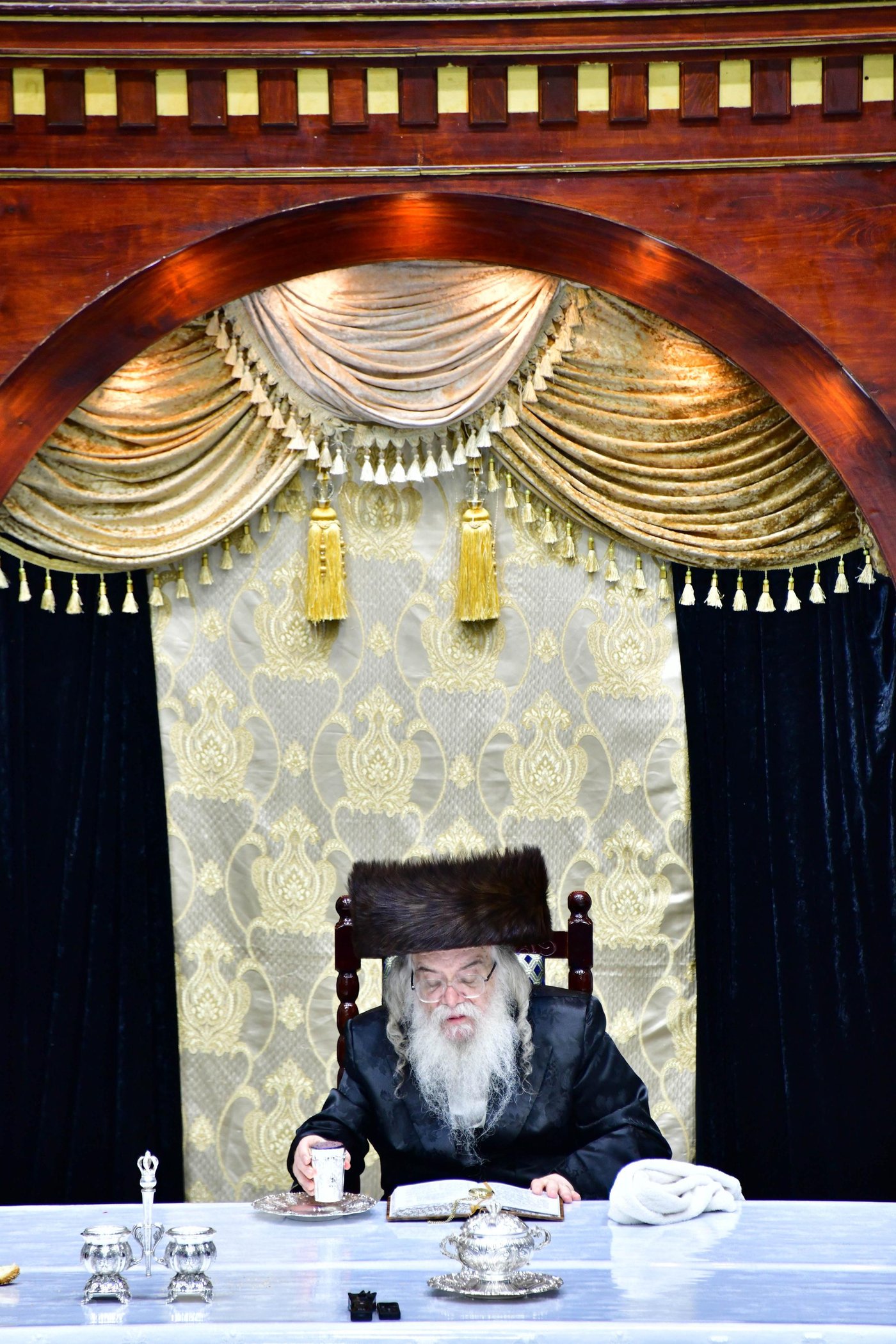 האדמו"ר מדארג שליט"א בטיש חול המועד סוכות