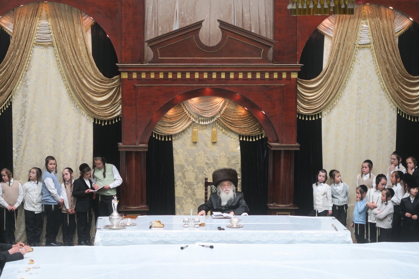 האדמו"ר מדארג שליט"א בטיש חול המועד סוכות