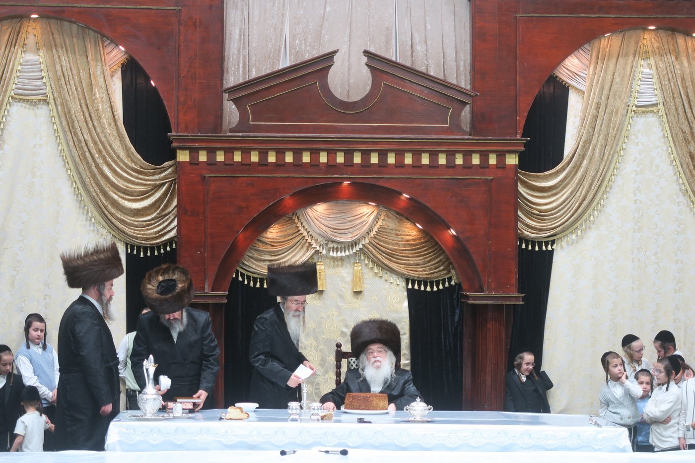 האדמו"ר מדארג שליט"א בטיש חול המועד סוכות