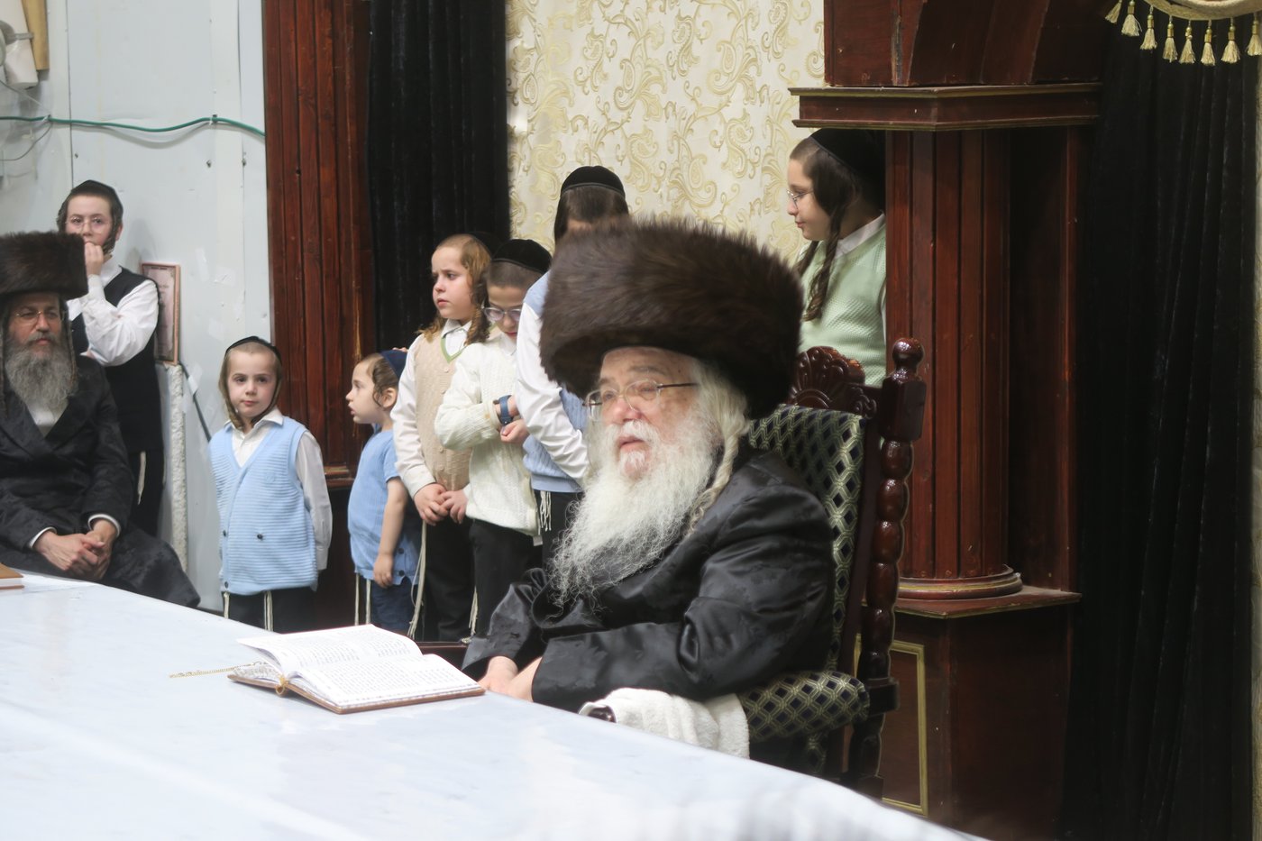 האדמו"ר מדארג שליט"א בטיש חול המועד סוכות