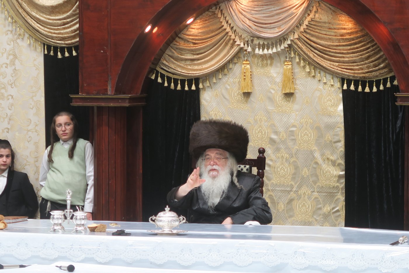 האדמו"ר מדארג שליט"א בטיש חול המועד סוכות