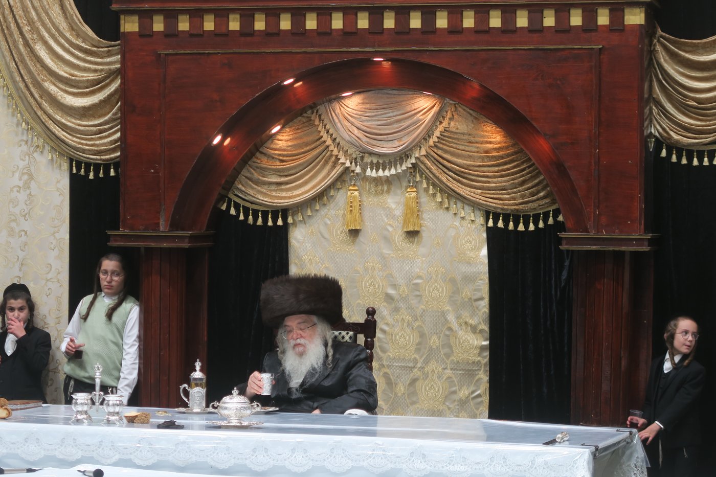 האדמו"ר מדארג שליט"א בטיש חול המועד סוכות