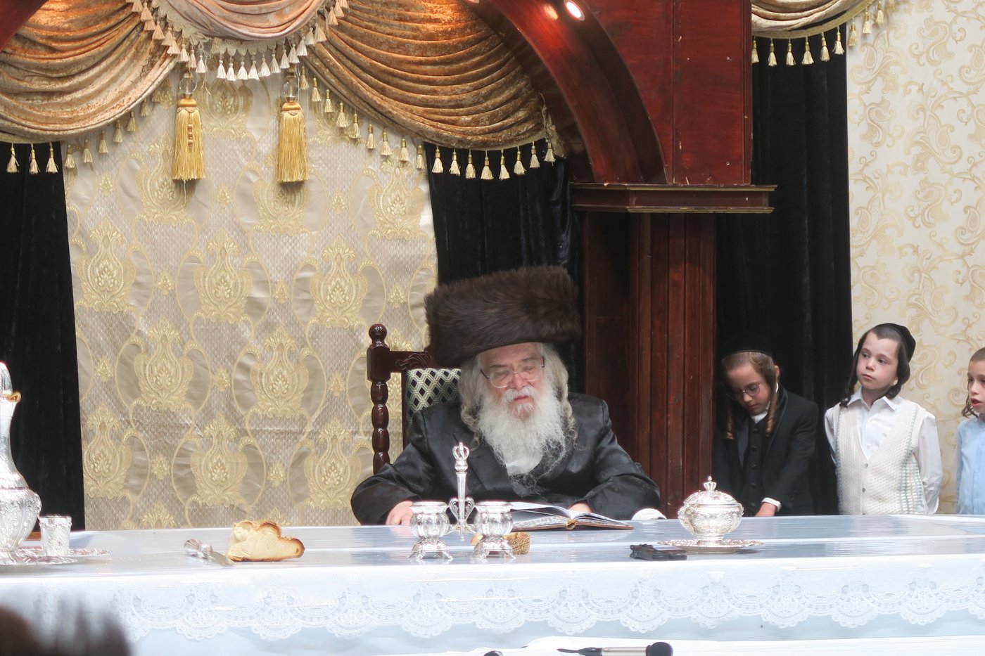 האדמו"ר מדארג שליט"א בטיש חול המועד סוכות